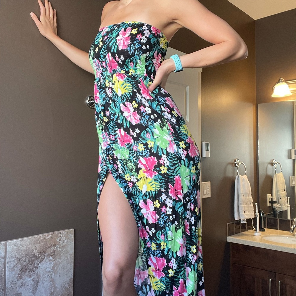 ✨3 for 15✨ - Tropical Print Dress